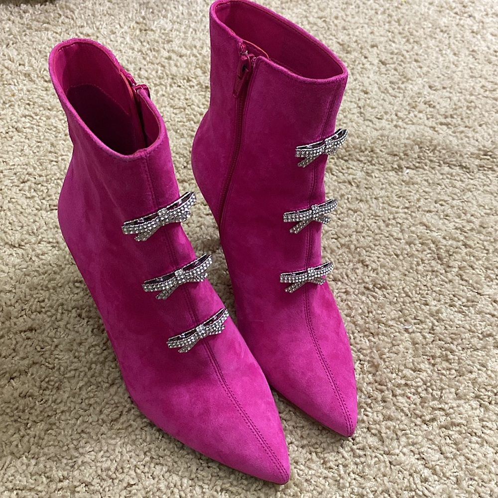 Gianni Bini NEW pink suede booties ankle boots rhinestone bow heels size 5